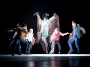 Performanssitaide kulttuurintutkimuksen näkökulmasta – ilmaisun rajoja rikkomassa